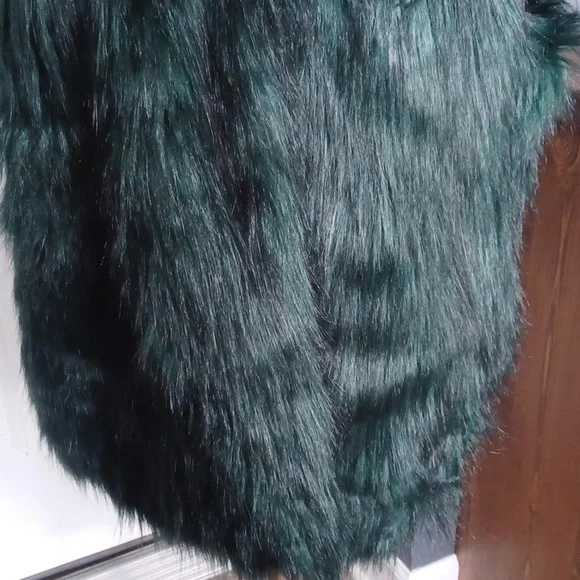 Jessica Simpson  fuzzy  vest - Picture 4 of 12